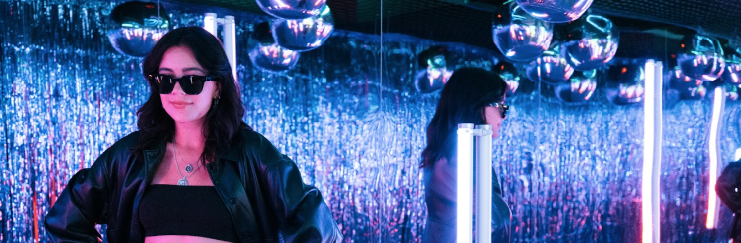 Lyssat pop-up-rum med spejle og diskokugler